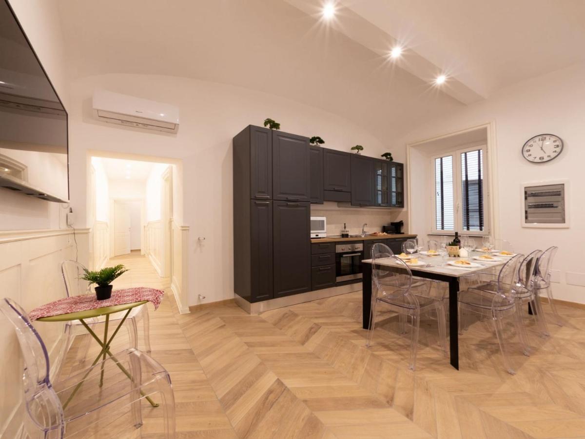 The Best Rent - Elegant Five-Bedrooms Apartment Near Colosseo Roma Eksteriør bilde
