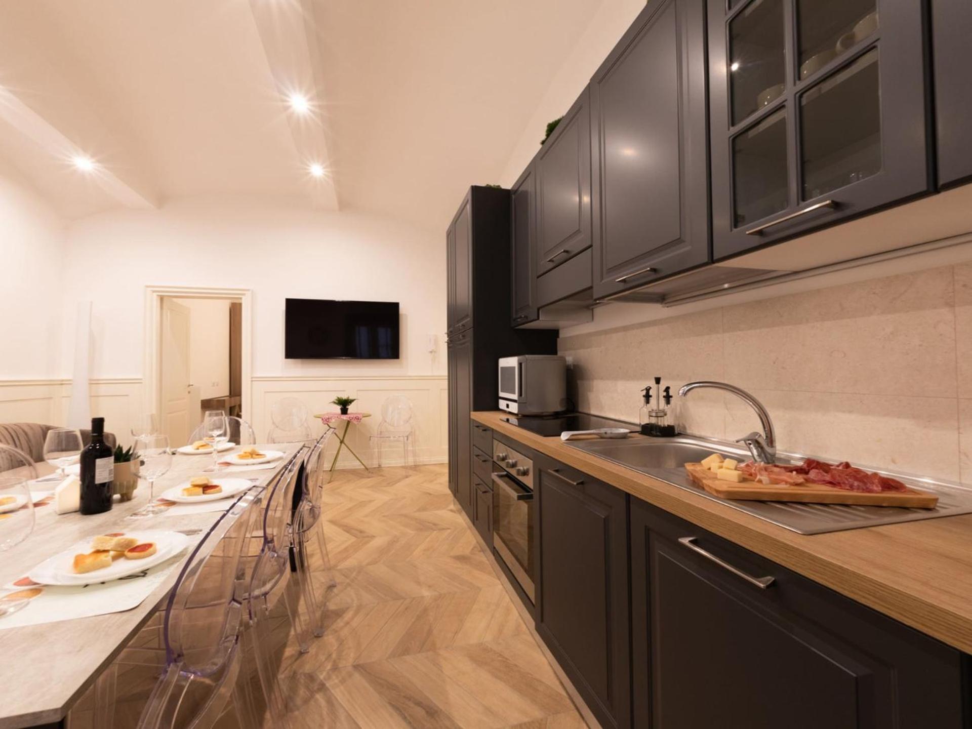 The Best Rent - Elegant Five-Bedrooms Apartment Near Colosseo Roma Eksteriør bilde